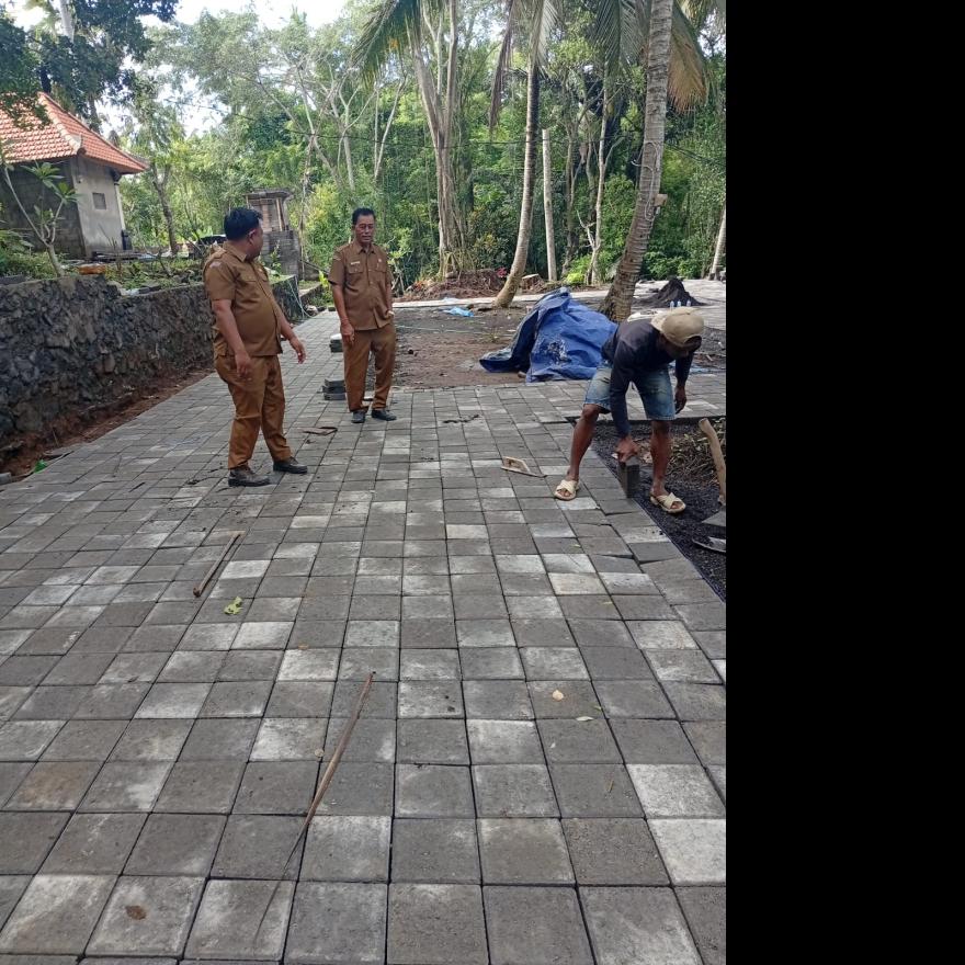 Monev program pavingisasi di Jl. Lingkungan menuju Pura Pucak Silakarang